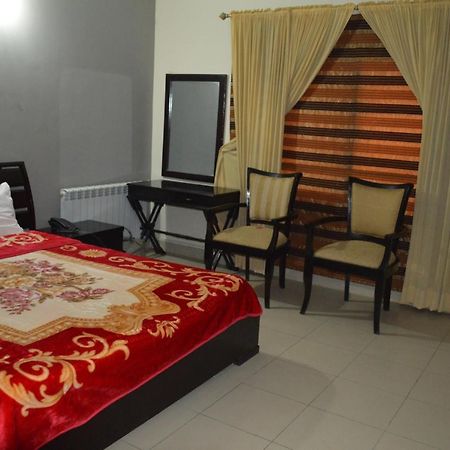 Bed and Breakfast Royal Manor F-10 Islamabad Zewnętrze zdjęcie